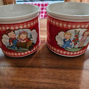 SET OF TWO VINTAGE 2002 MUGS W/TURN OF CENTURY CAMBELLS ORNAMENT 1999